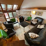 Inn Keramicky A Vytvarny Atelier Konesin