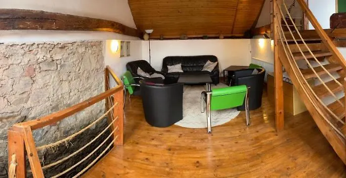 Keramicky A Vytvarny Atelier * Konesin